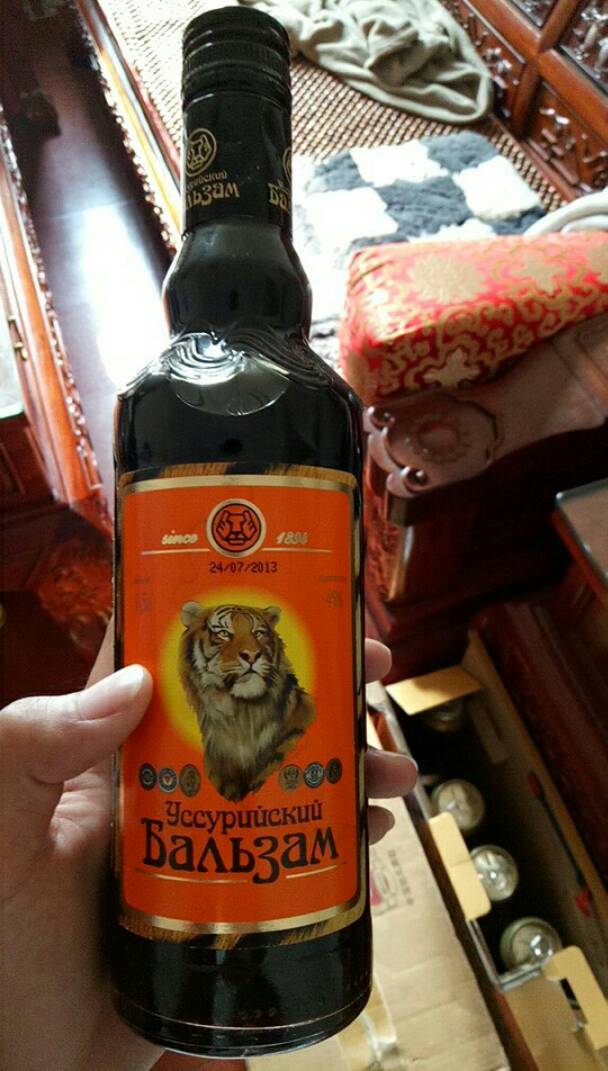 俄罗斯进口虎骨酒.不值钱的玩意.就是跟咱中国的同仁.