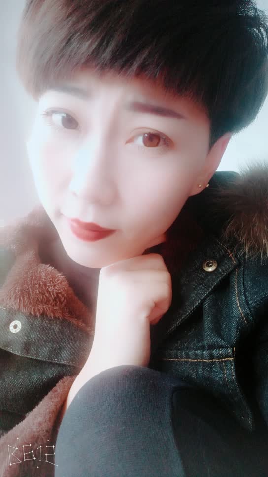 能笑能哭能尽欢 676767 92主持人92 亚男的快手