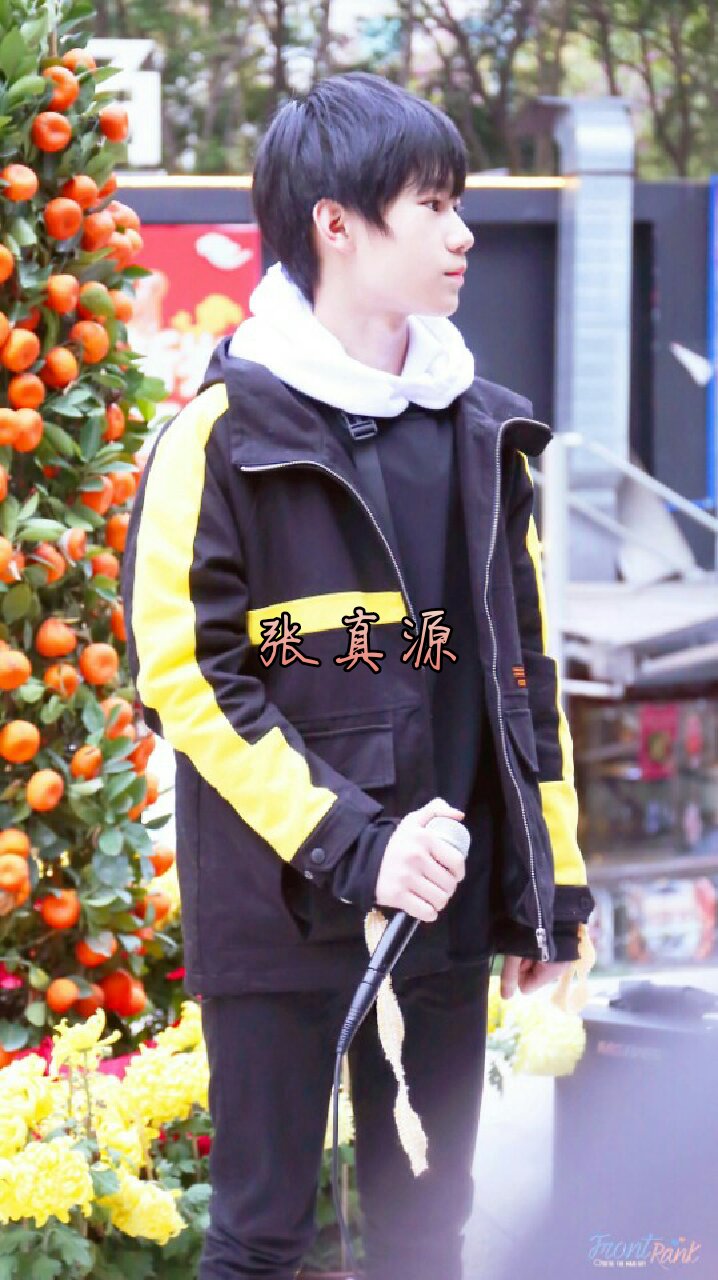 张真源##台风家族# 前几天真源路演的照片