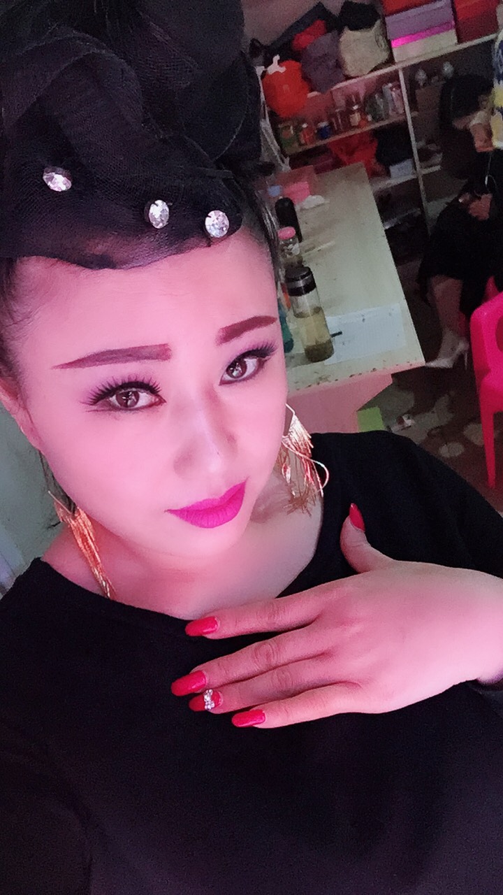 二人转演员,何金玲