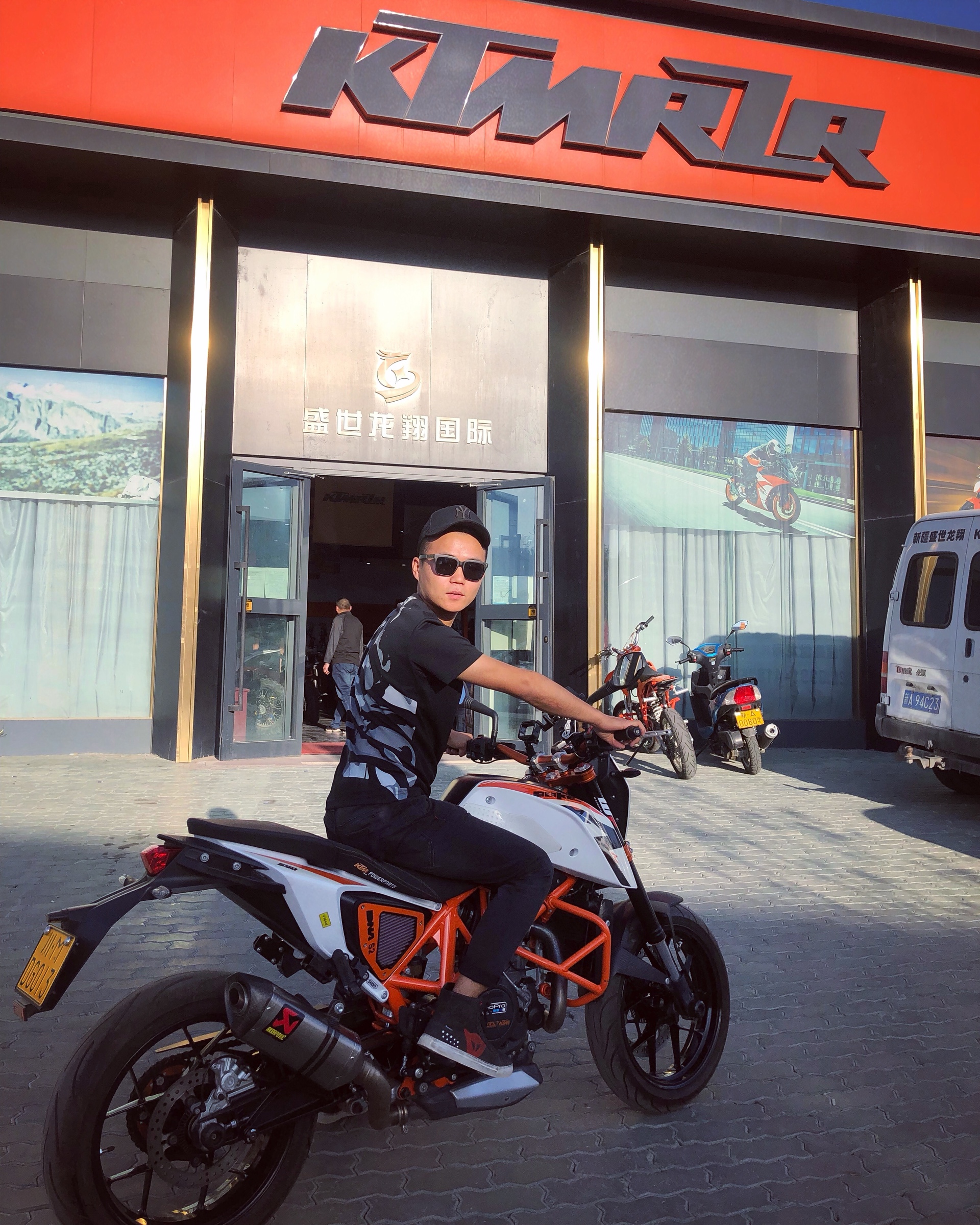 拜访乌鲁木齐ktm 4s店 顺便看看我的duke690r