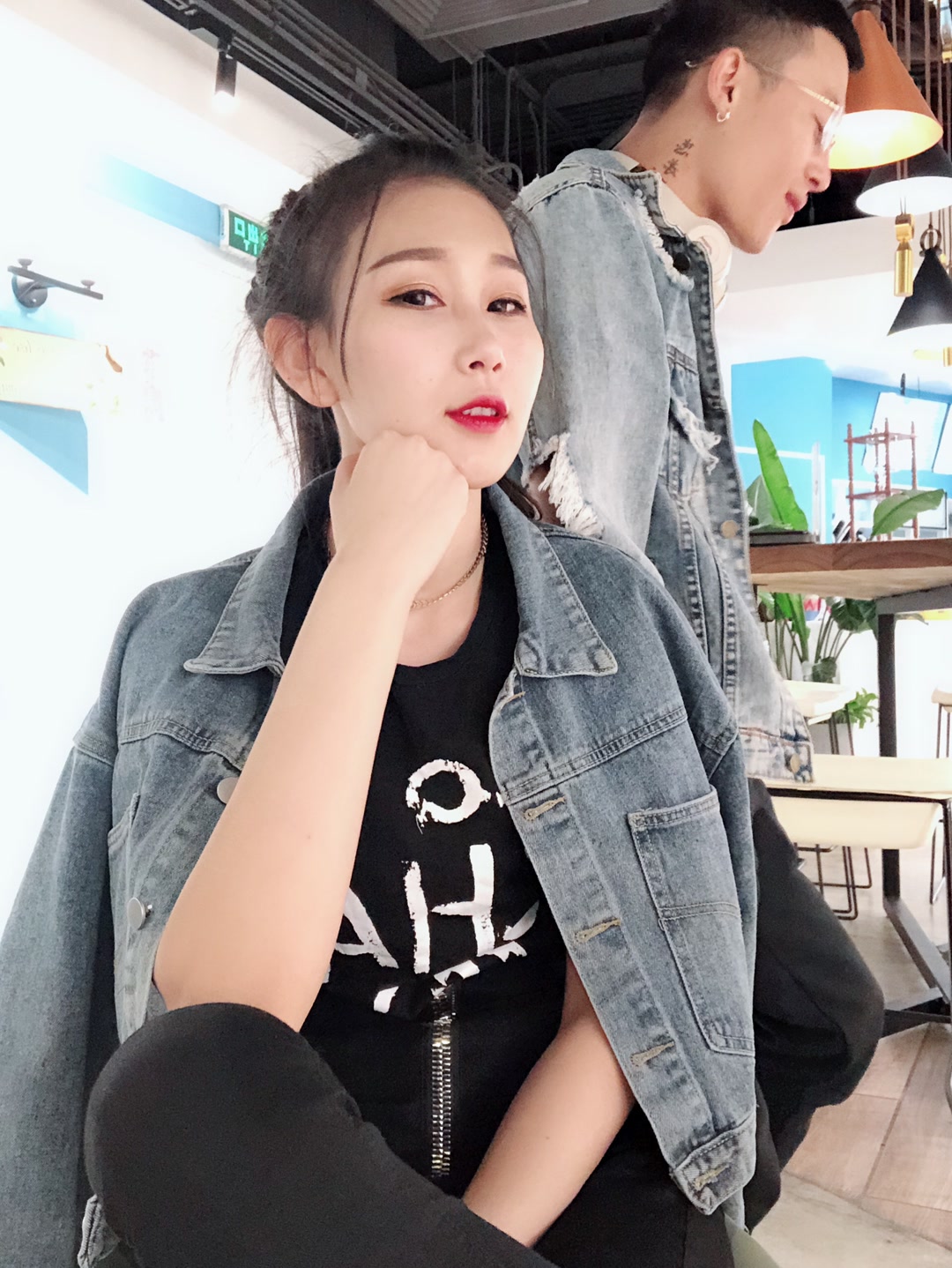 1008 2.2w 肖书妍 id: 45417123 关注