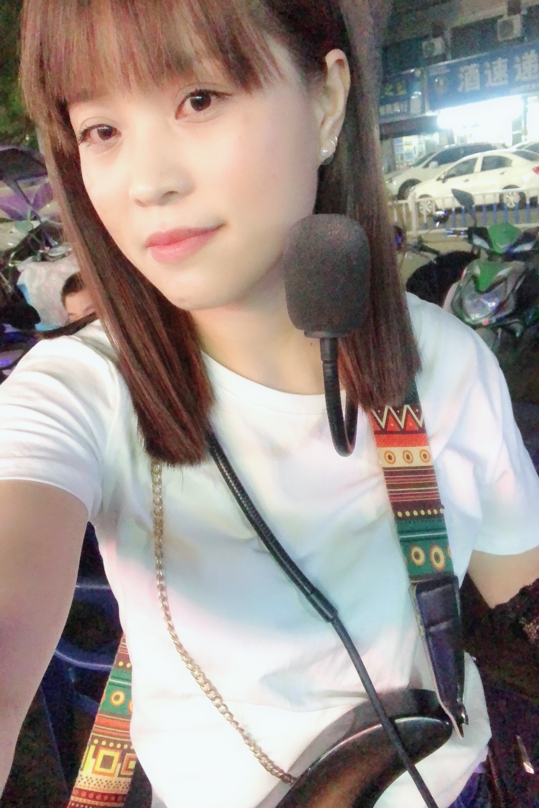 流浪歌手桃桃的快手直播