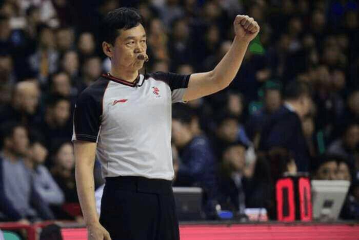 这场 裁判 乔东升亮了. - 辽篮加油,冲击冠军的快手