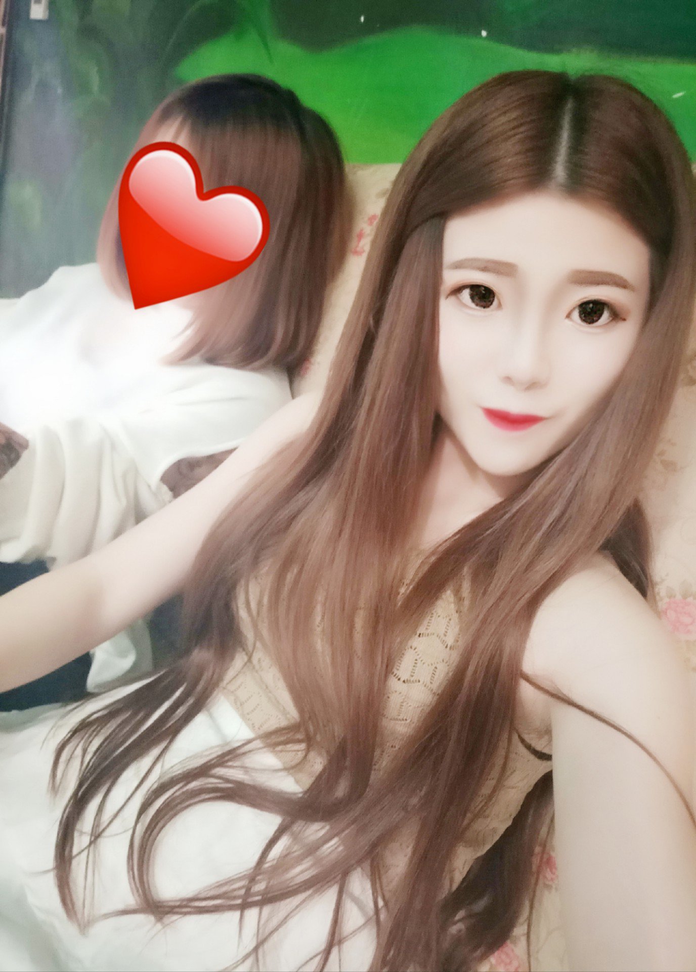 喝醉的人笑着举起酒杯 可眼里全是眼泪 - 璐璐93(k总)的快手