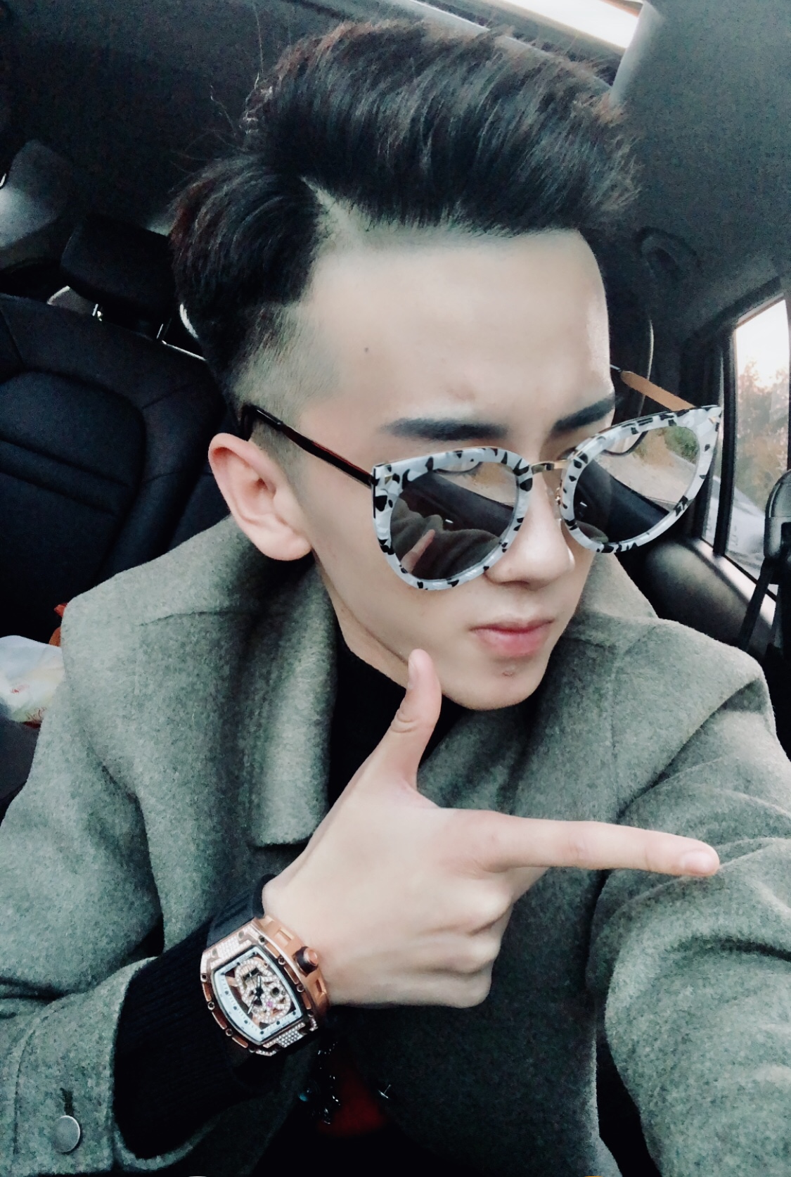 如果有人在背后愿意议论我, 那只能证明我活的比你精彩* - 闪耀李九林