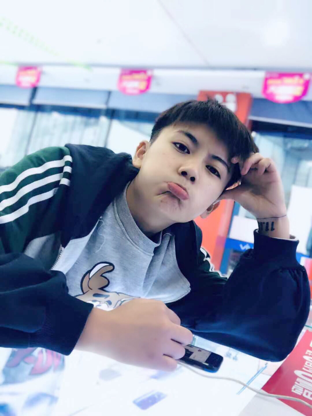 靠我这张脸已经不行了98 - 小武很困要睡觉了98的快手