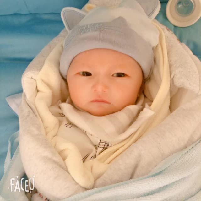 月子第九天 每天都和宝宝两人在家吃了睡睡了吃