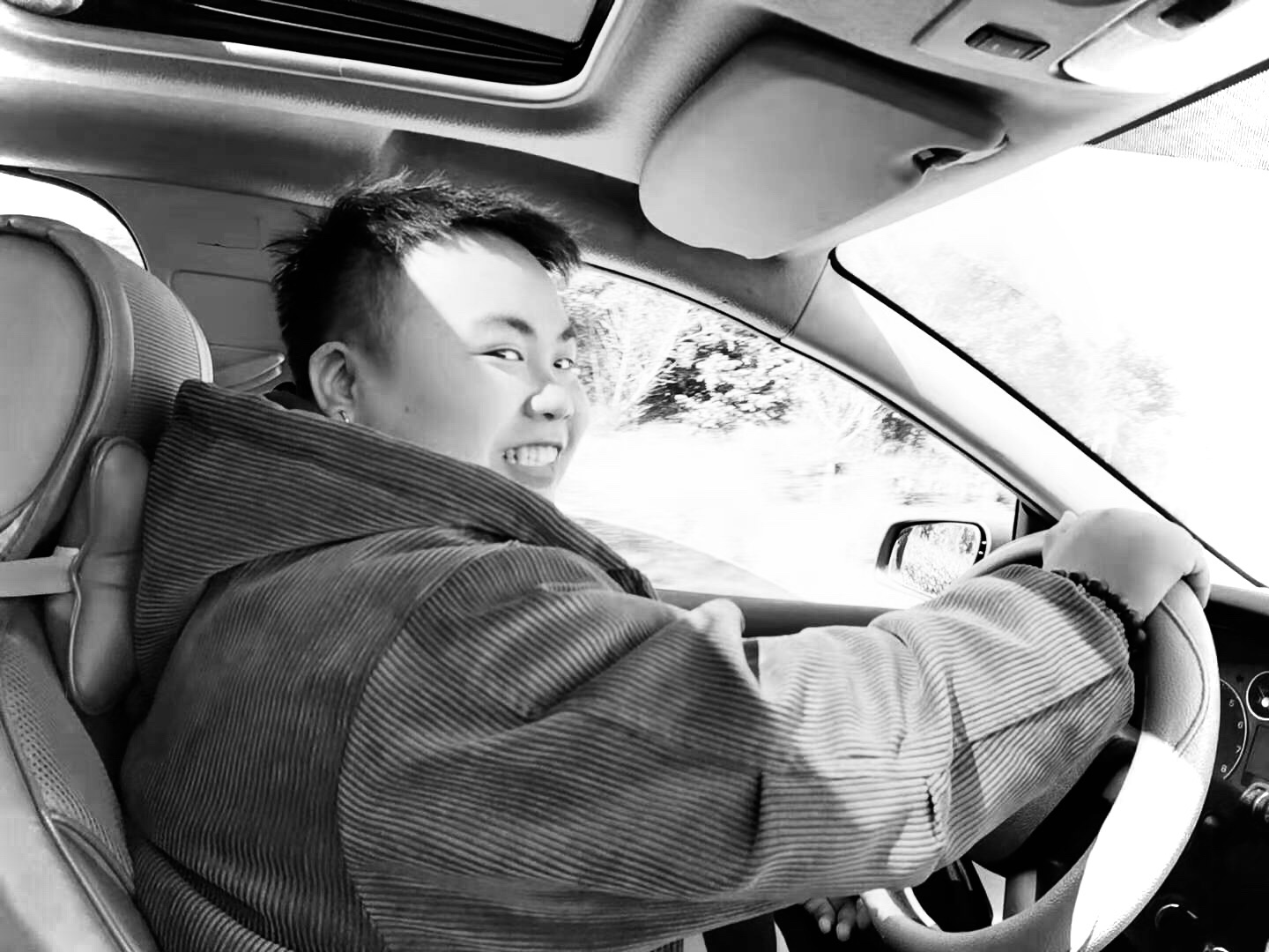 现实社会现实人没钱别做社会人.